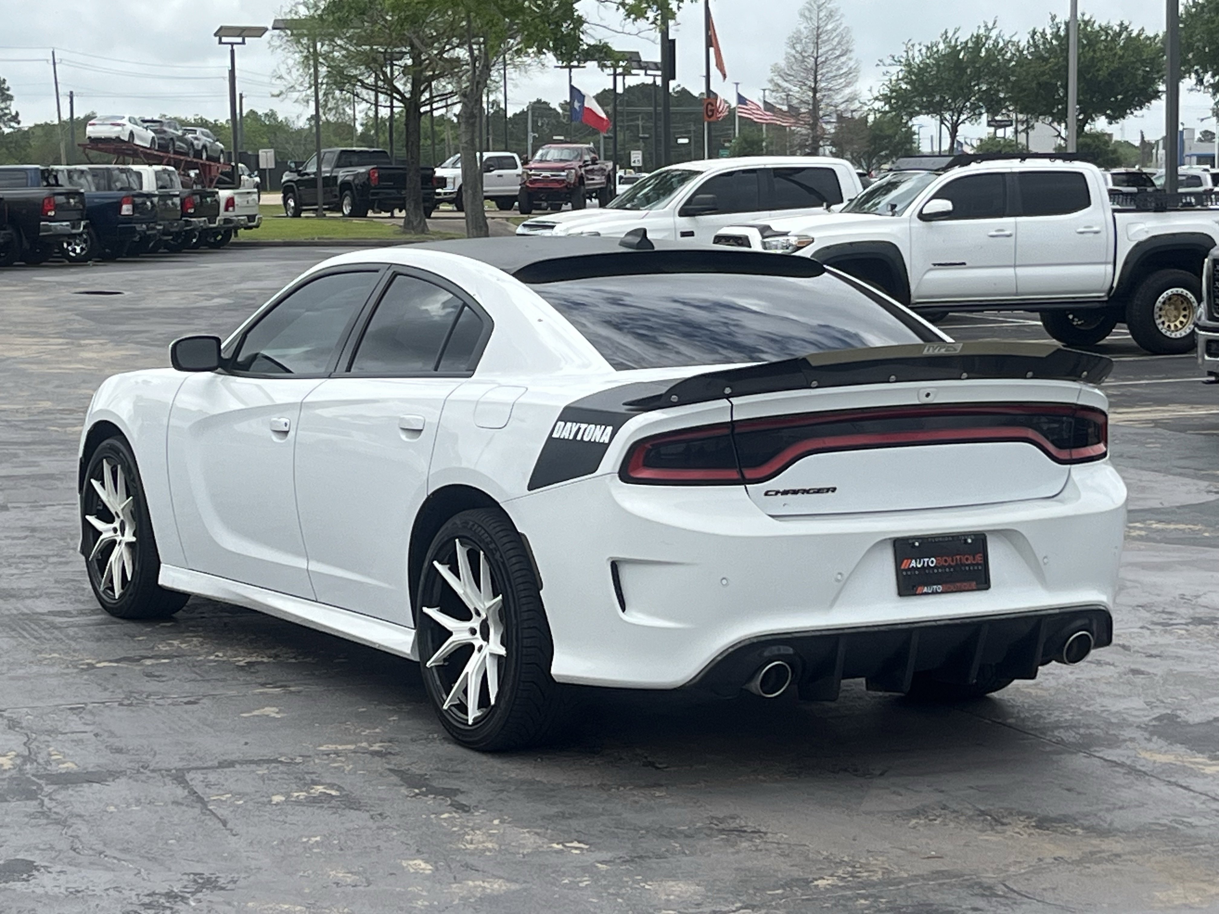 Used 2018 Dodge Charger R/T RWD image 10