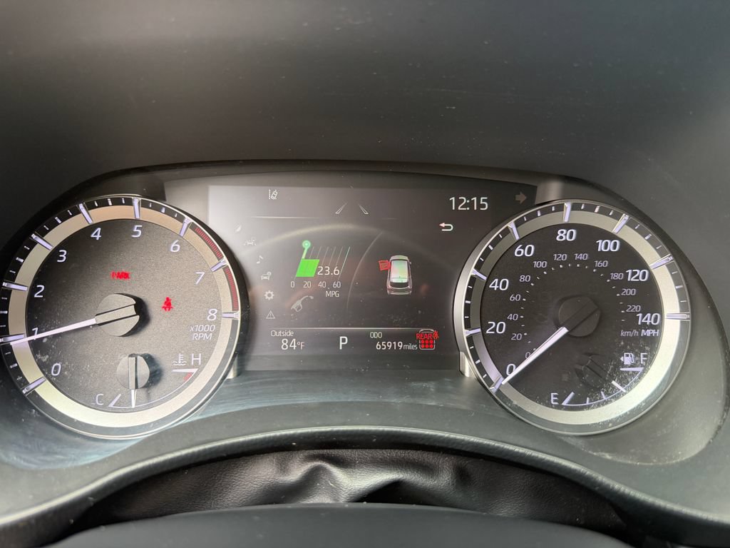 Used 2024 Toyota Highlander LE FWD image 23
