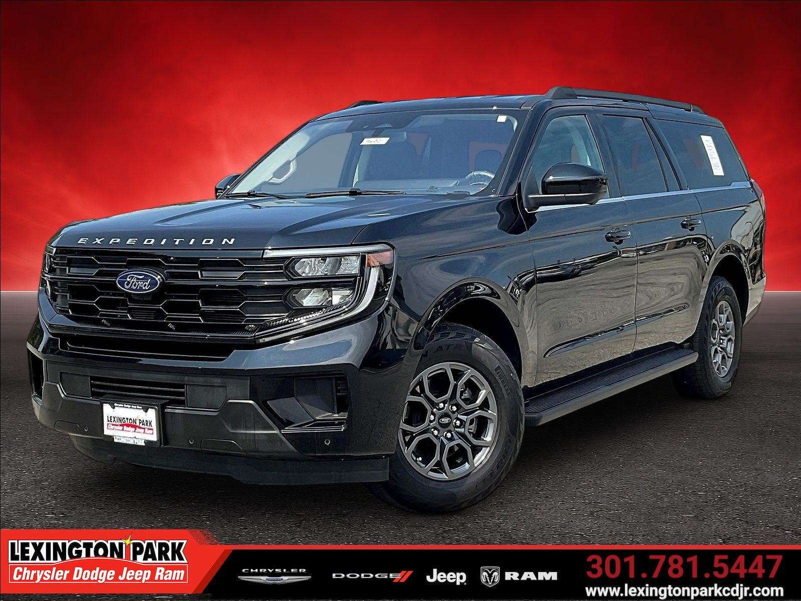 Used 2025 Ford Expedition Max Active AWD/4WD image 3