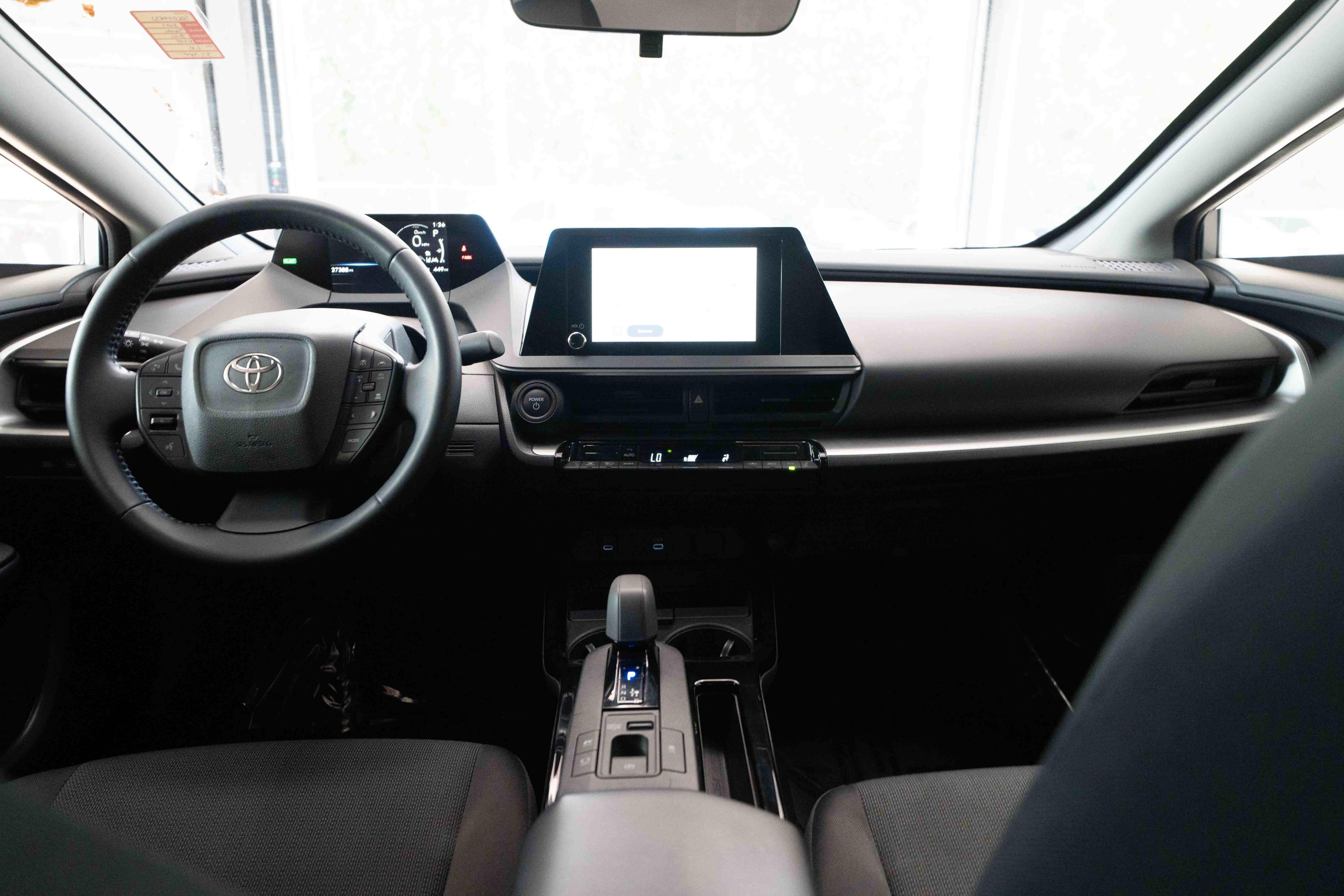 Used 2025 Toyota Prius LE FWD image 20