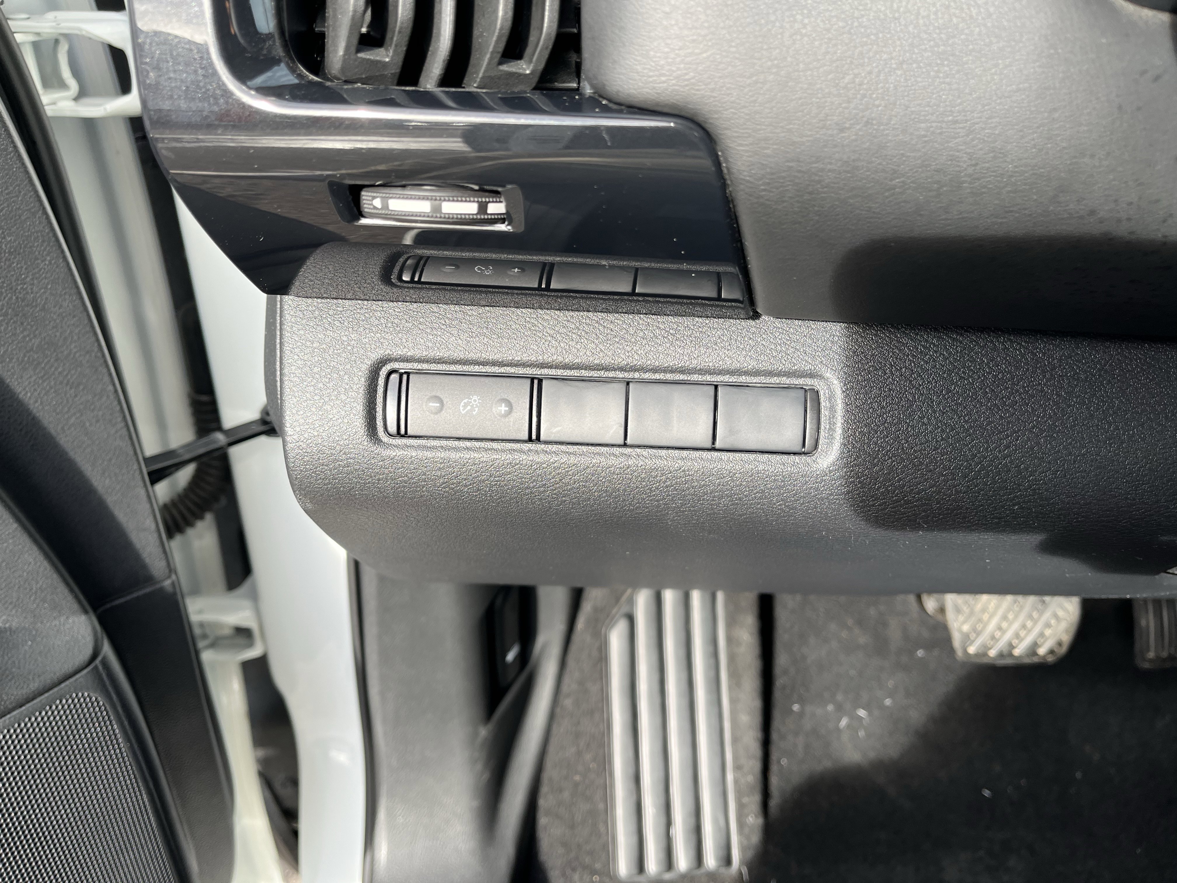 Used 2024 Nissan Pathfinder S image 13