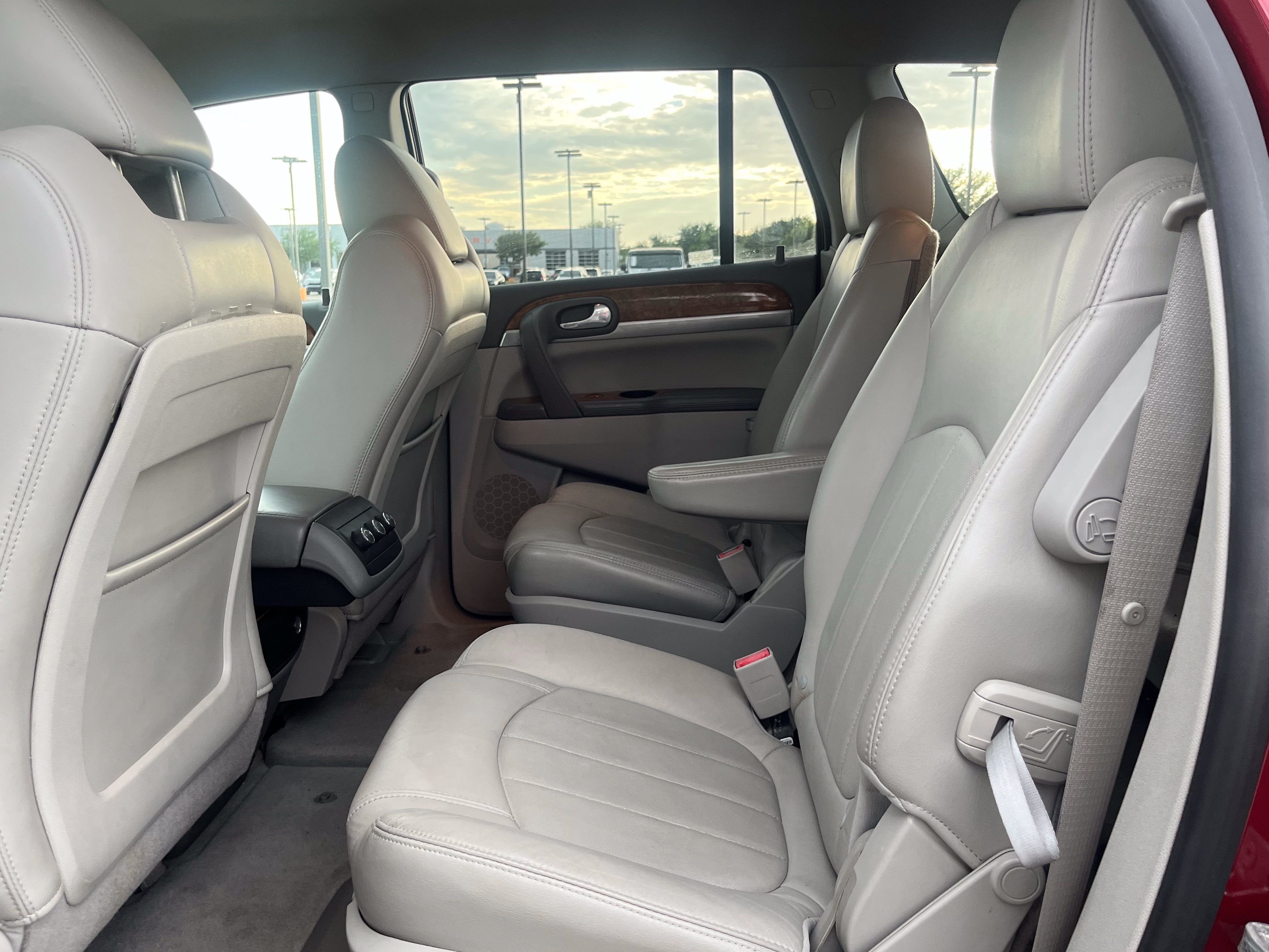 Used 2011 Buick Enclave CXL FWD image 31