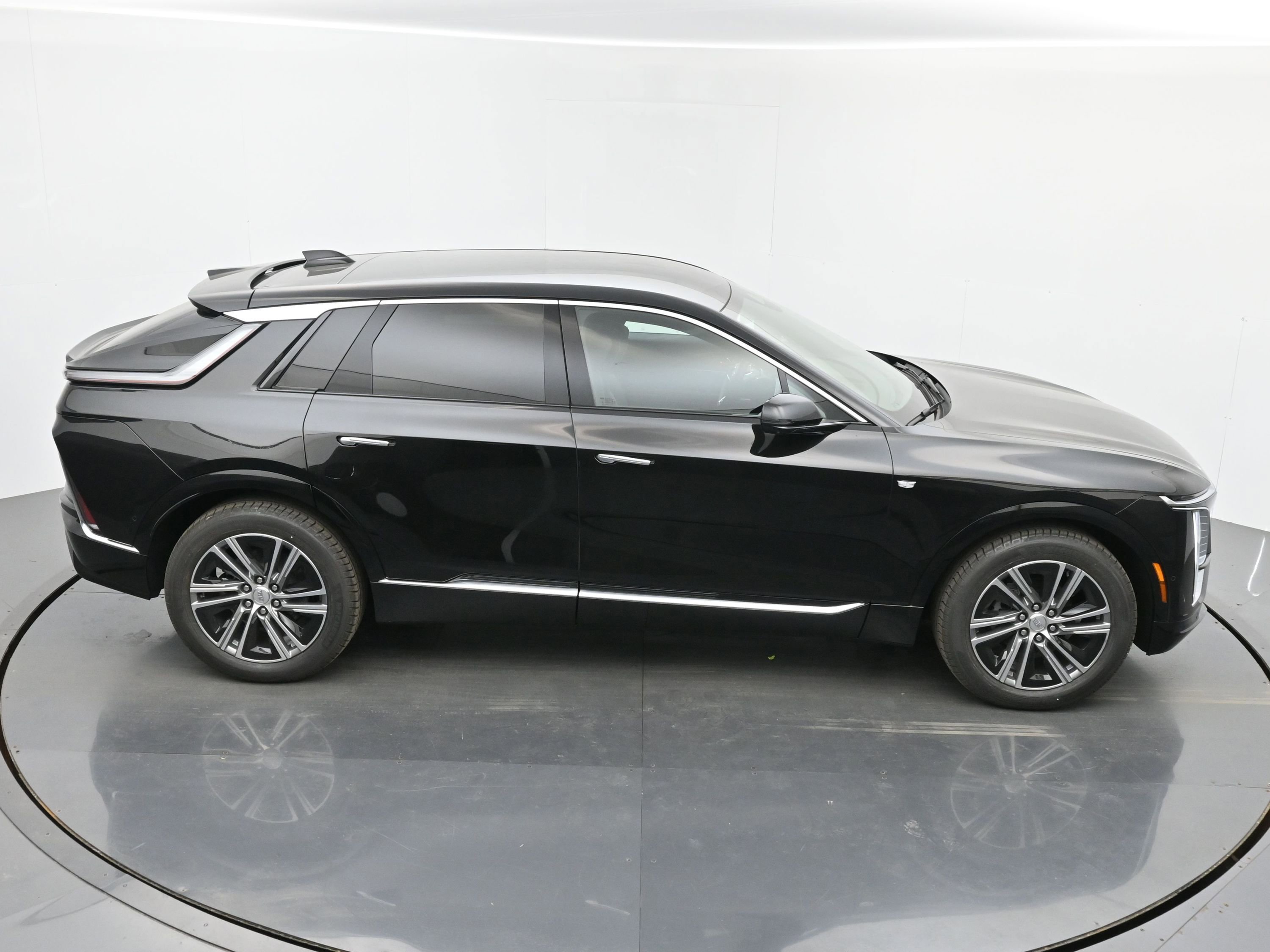 New 2026 Cadillac Lyriq Luxury AWD/4WD image 28