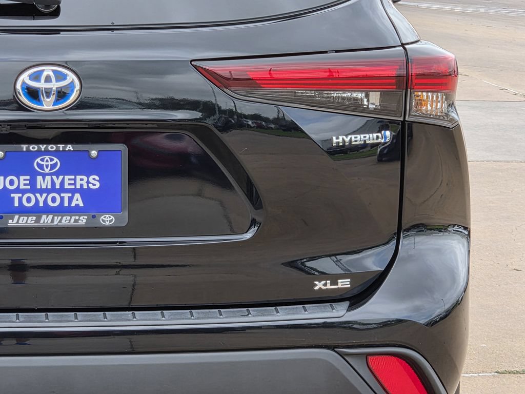 Used 2024 Toyota Highlander XLE FWD image 9