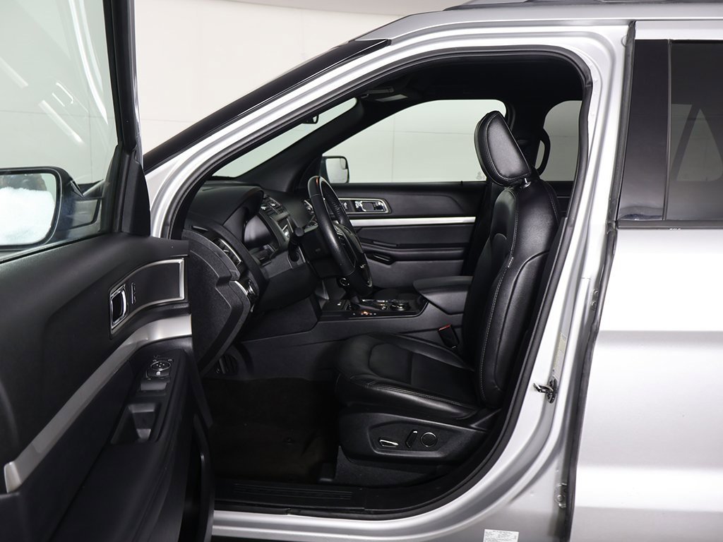 Used 2018 Ford Explorer XLT w/ Equipment Group 202A image 26