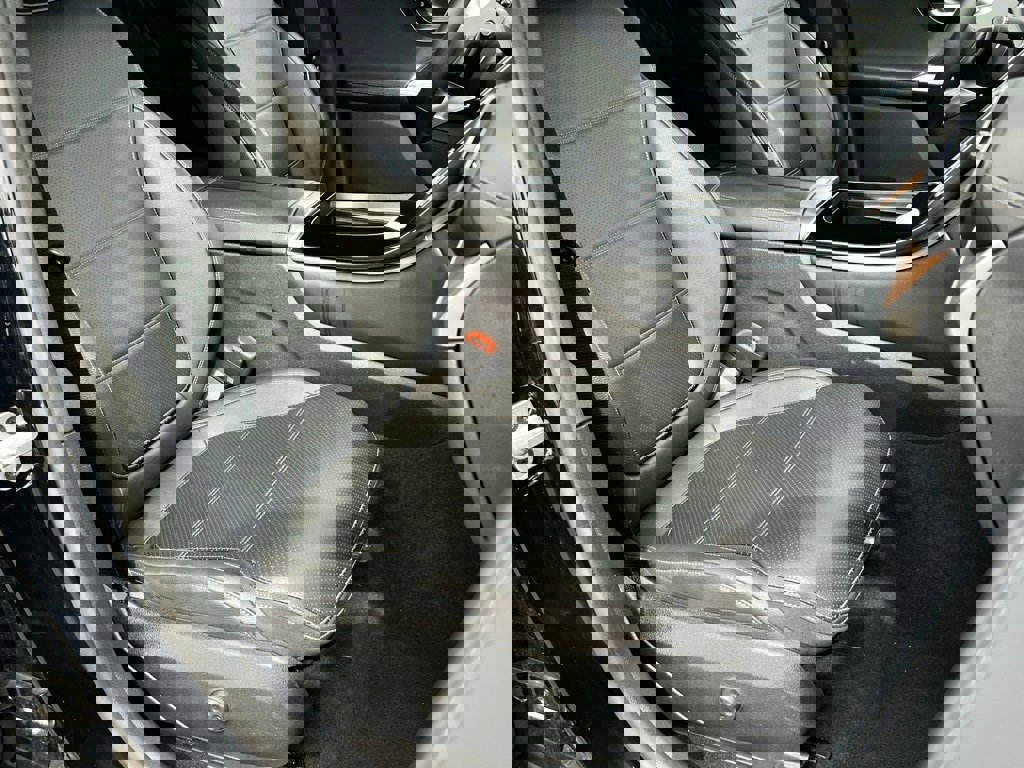 Used 2024 Mercedes-Benz GLC 300 4MATIC image 19