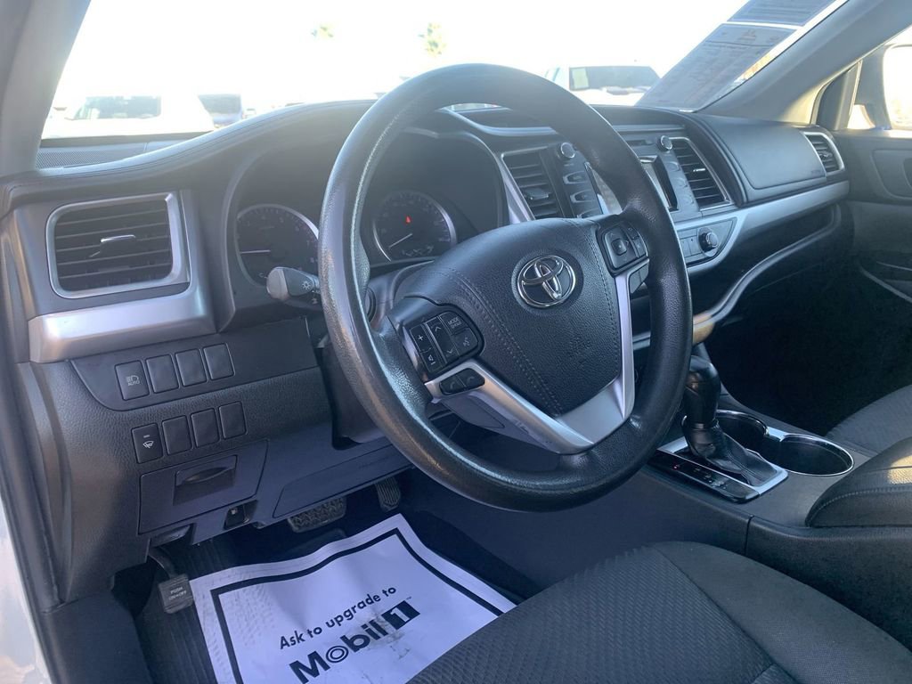 Used 2019 Toyota Highlander LE image 7