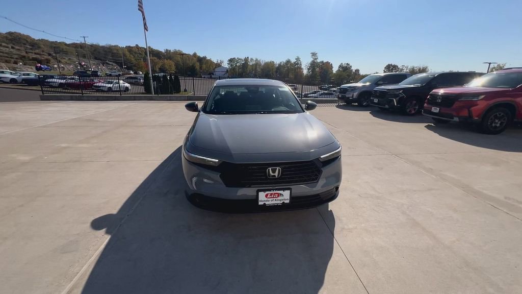 New 2025 Honda Accord SE image 3