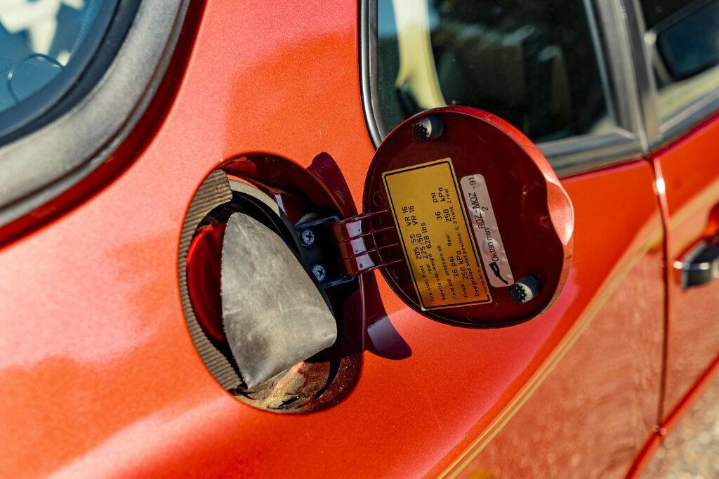 Used 1986 Porsche 944 Turbo image 38