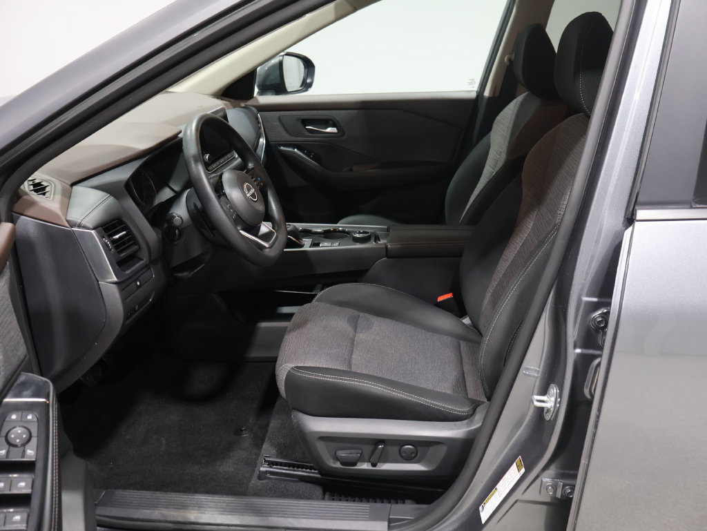 Used 2023 Nissan Rogue SV AWD/4WD image 10