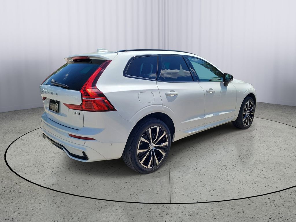Certified 2024 Volvo XC60 B5 Plus AWD/4WD image 4