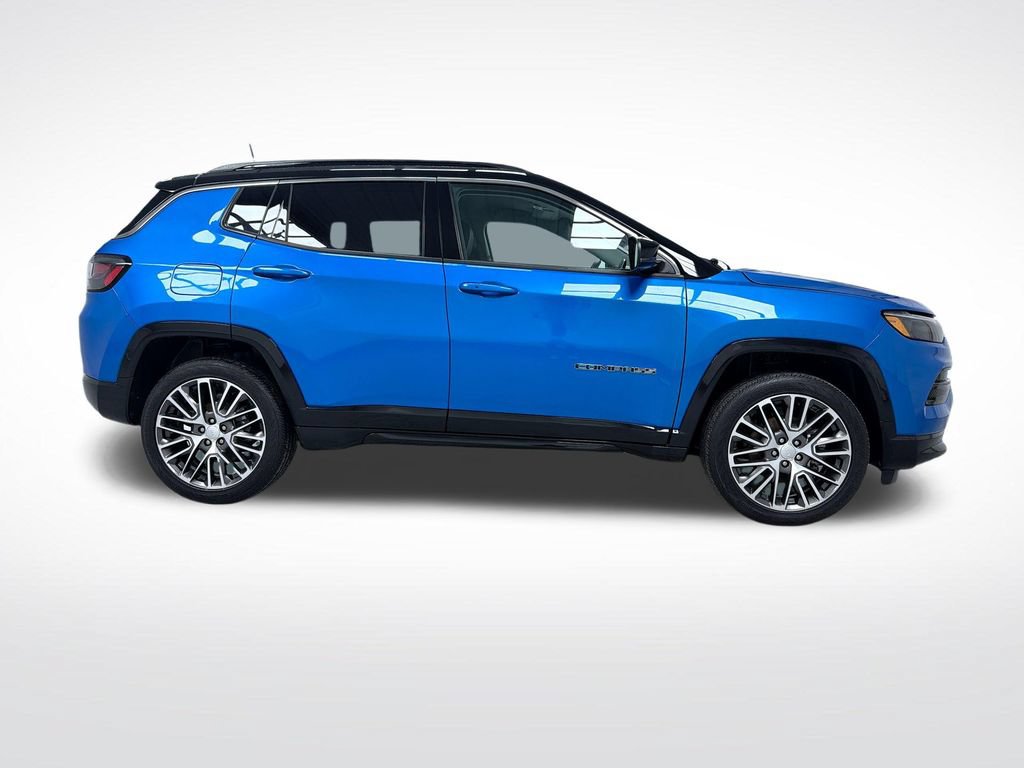 Used 2022 Jeep Compass Limited w/ Elite Group AWD/4WD image 2