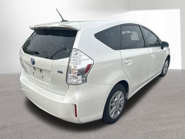 Used 2014 Toyota Prius V Three FWD image 4