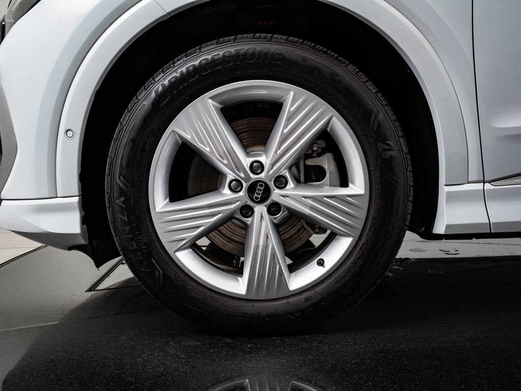 Used 2024 Audi Q4 e-tron Prestige image 13
