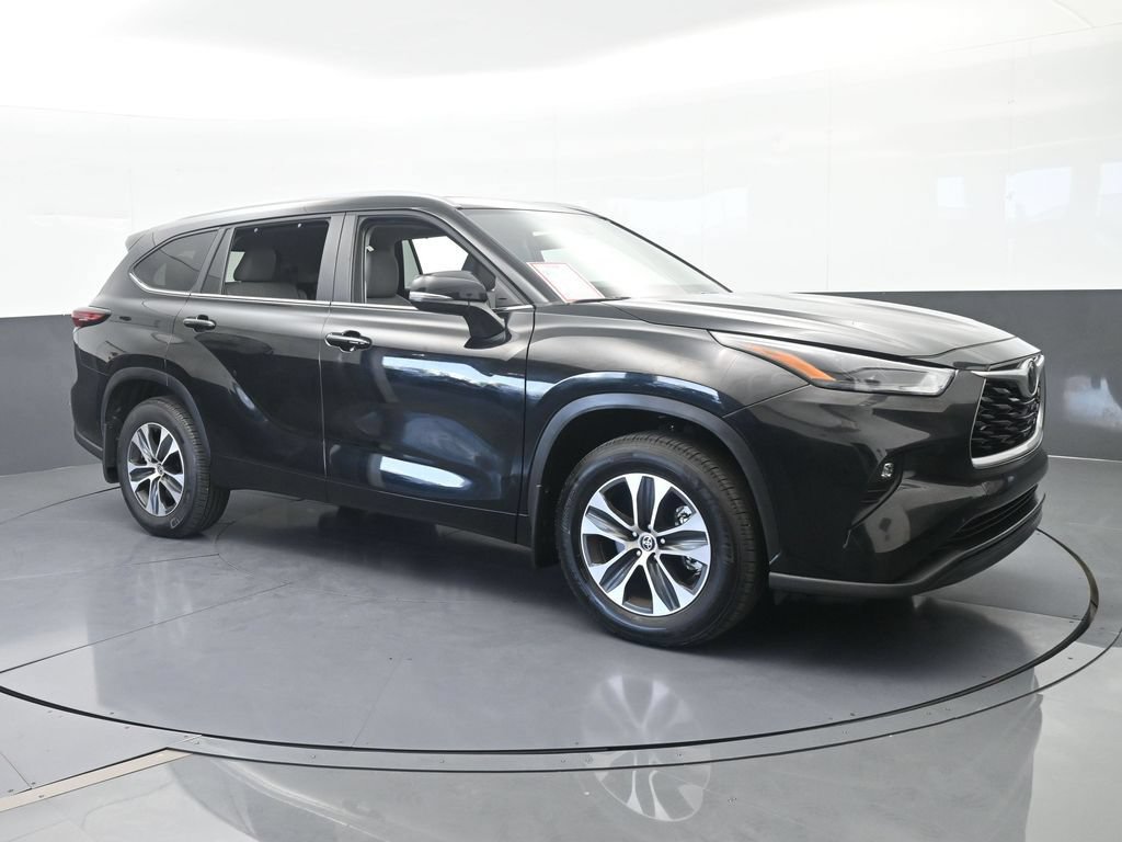 Used 2026 Toyota Highlander XLE AWD/4WD image 8