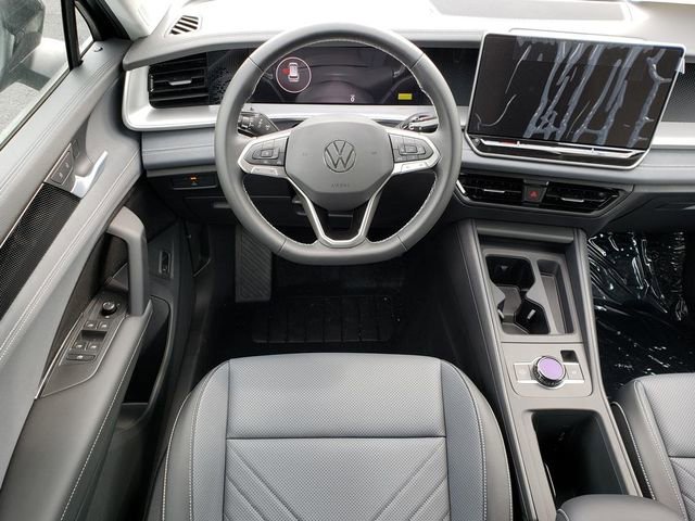 New 2026 Volkswagen Tiguan SE image 9