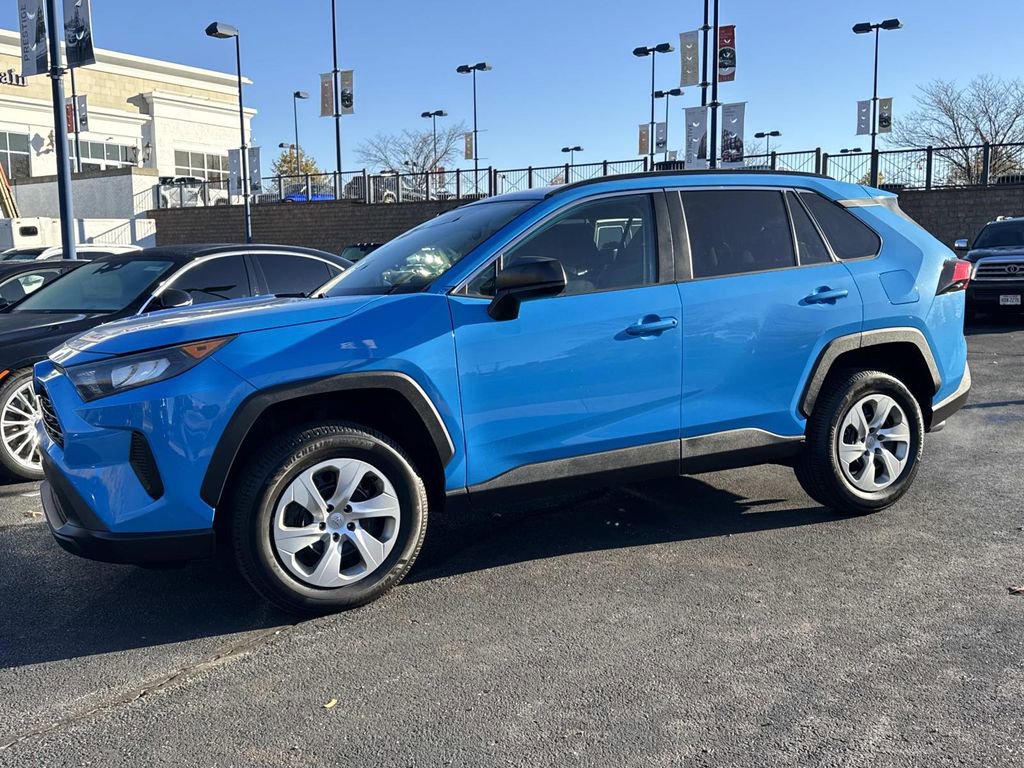 Used 2019 Toyota RAV4 LE image 2