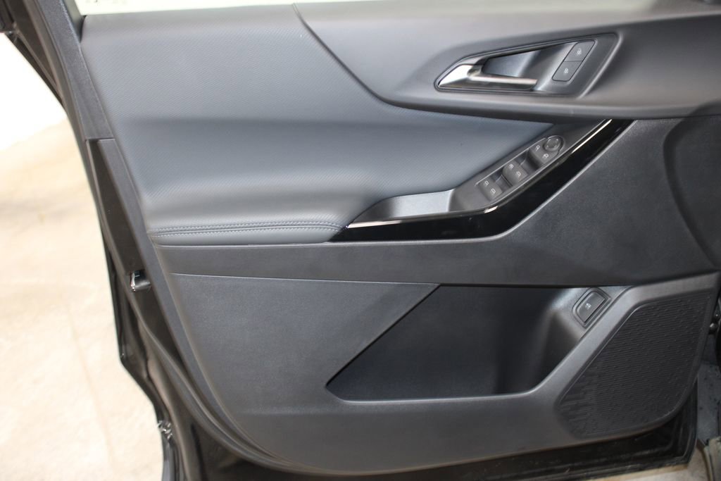 New 2025 Chevrolet Equinox LT w/ Convenience Package II image 16