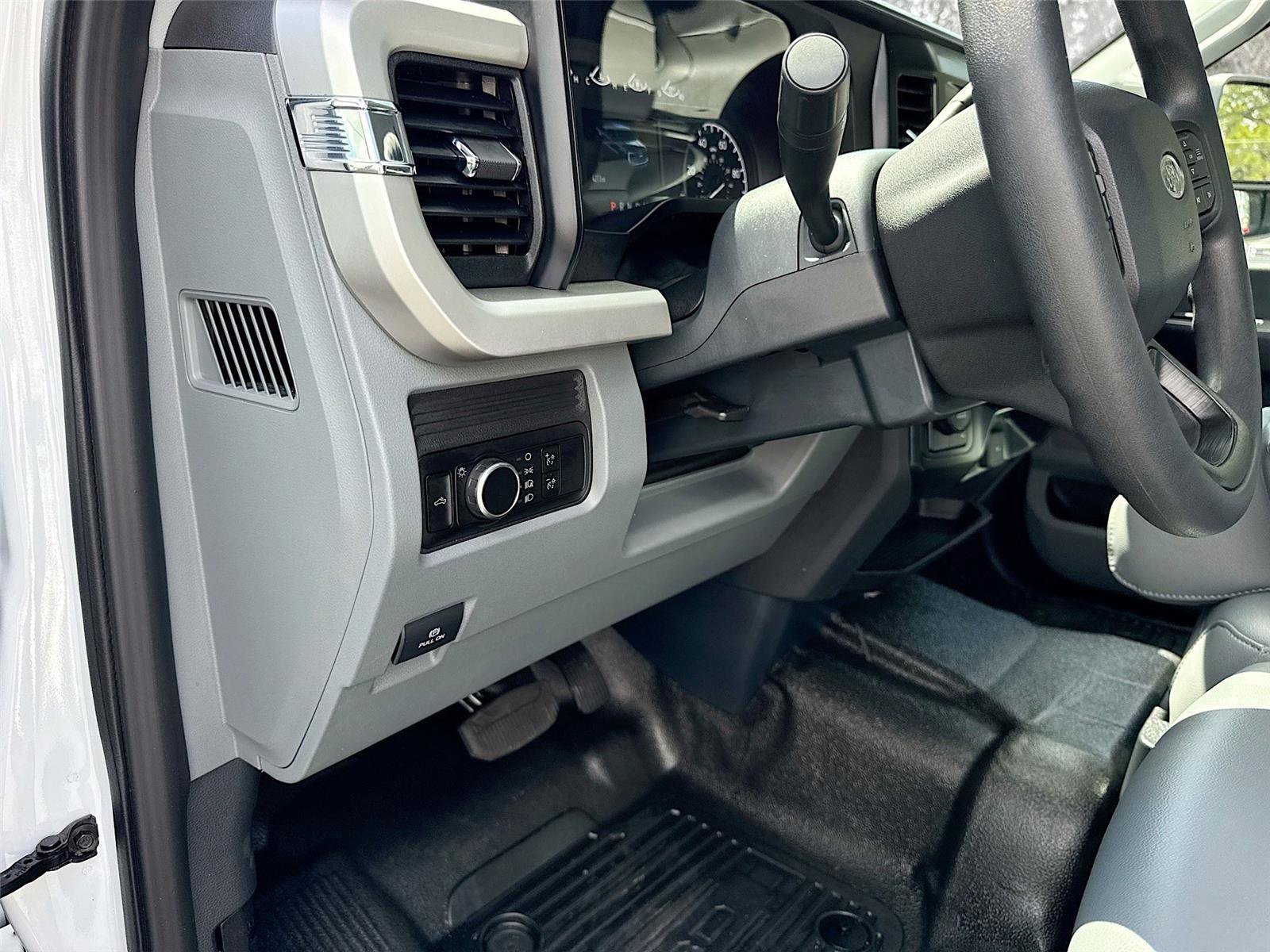 Used 2025 Ford F550 4x4 Crew Cab Super Duty image 7