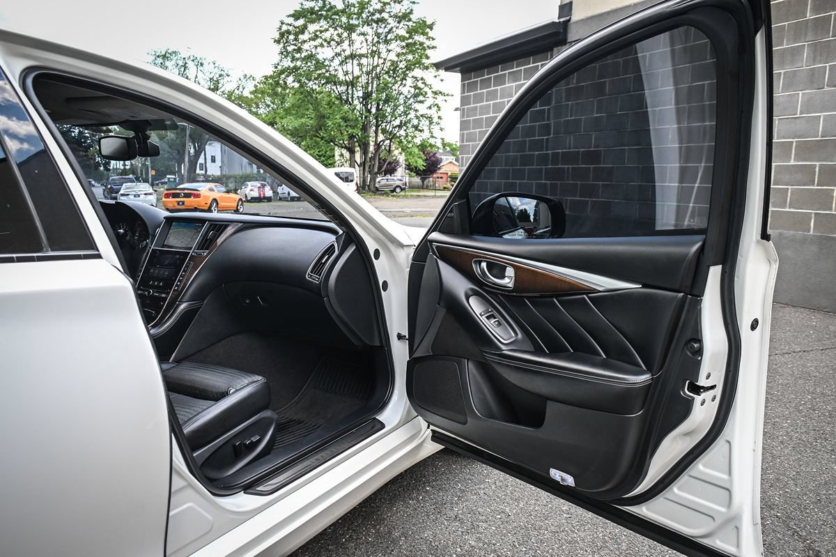 Used 2015 INFINITI Q50 AWD w/ Technology Package image 17