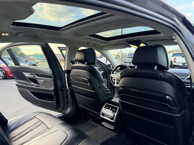 Used 2020 BMW 750i xDrive 750i xDrive AWD w/ Executive Package image 19
