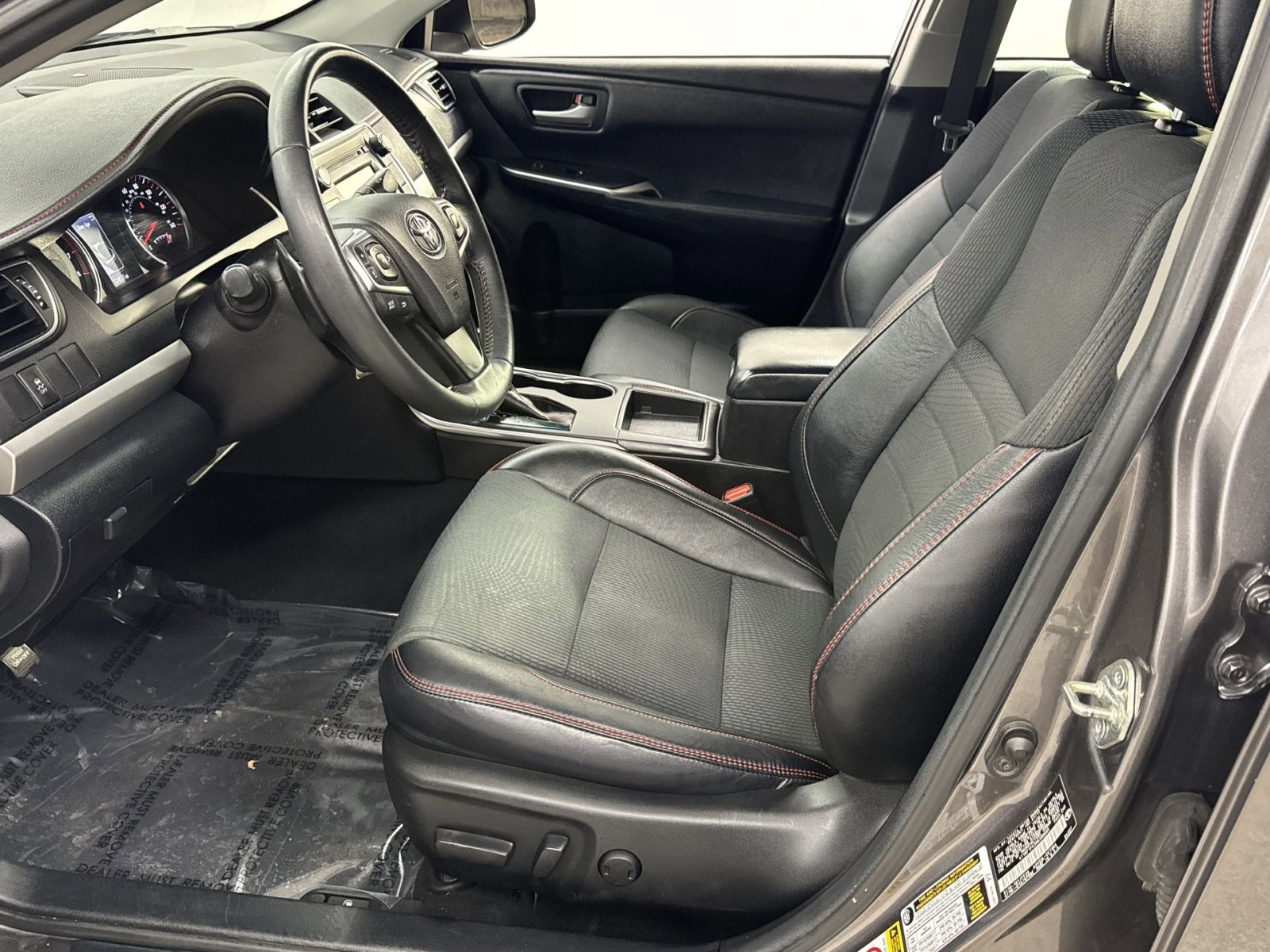 Used 2017 Toyota Camry SE image 2