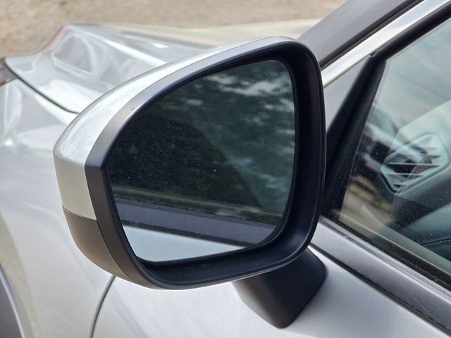 Used 2023 Nissan Rogue SV FWD image 4