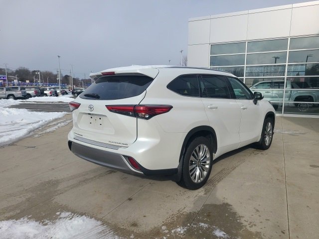 Used 2023 Toyota Highlander Platinum image 7