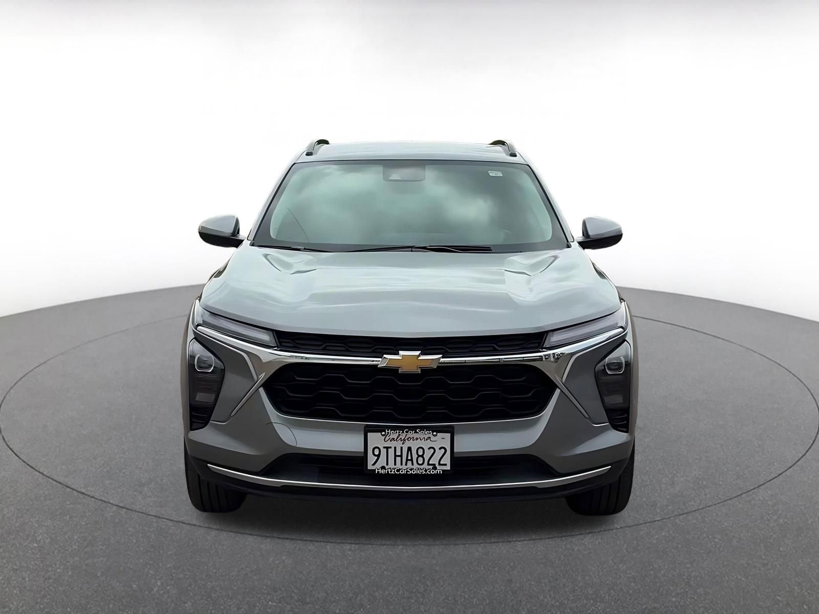 Used 2025 Chevrolet Trax LT w/ LT Convenience Package FWD image 4