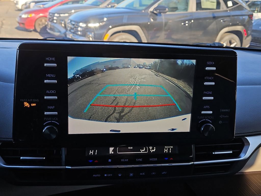 Used 2024 Toyota Sienna LE image 9