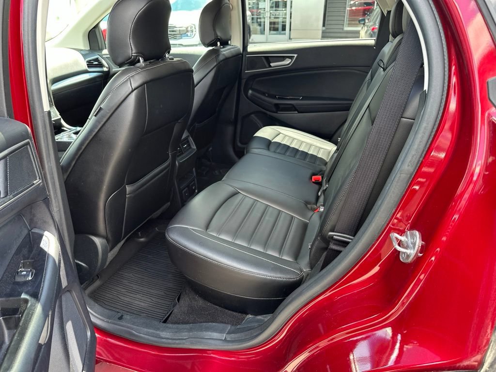 Used 2019 Ford Edge SEL w/ Equipment Group 201A AWD/4WD image 9