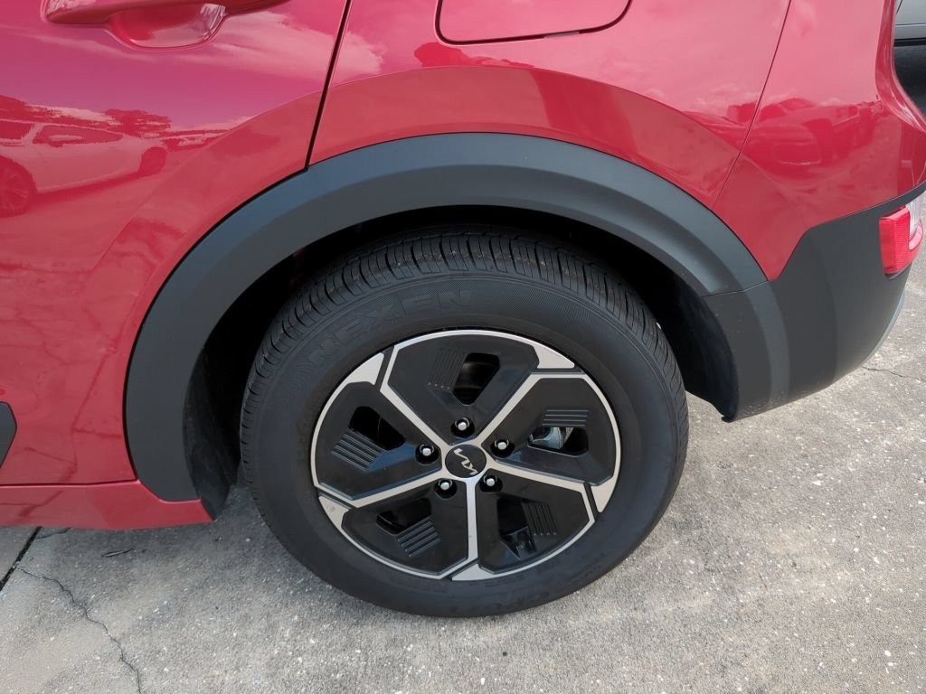 Certified 2025 Kia Niro LX FWD image 18