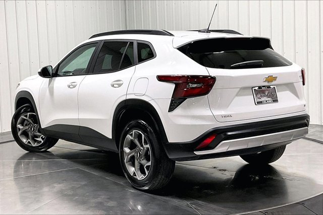 Used 2025 Chevrolet Trax LT w/ LT Convenience Package FWD image 12