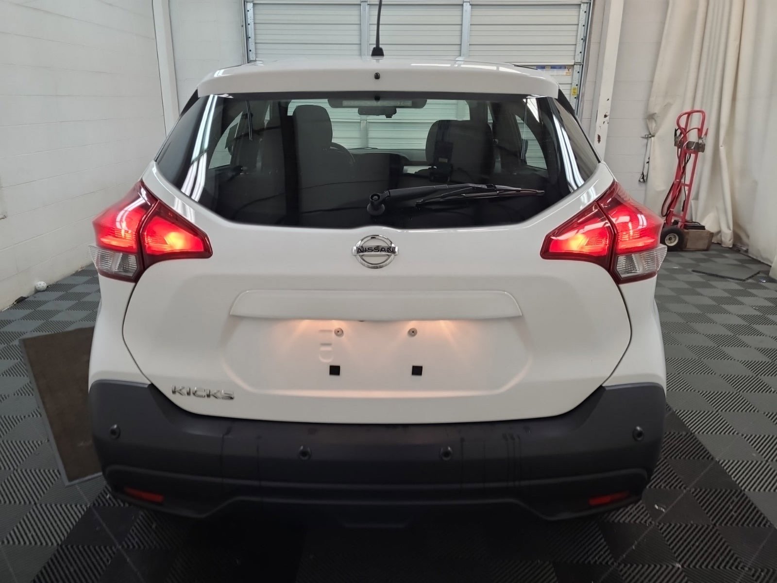 Used 2020 Nissan Kicks S image 4