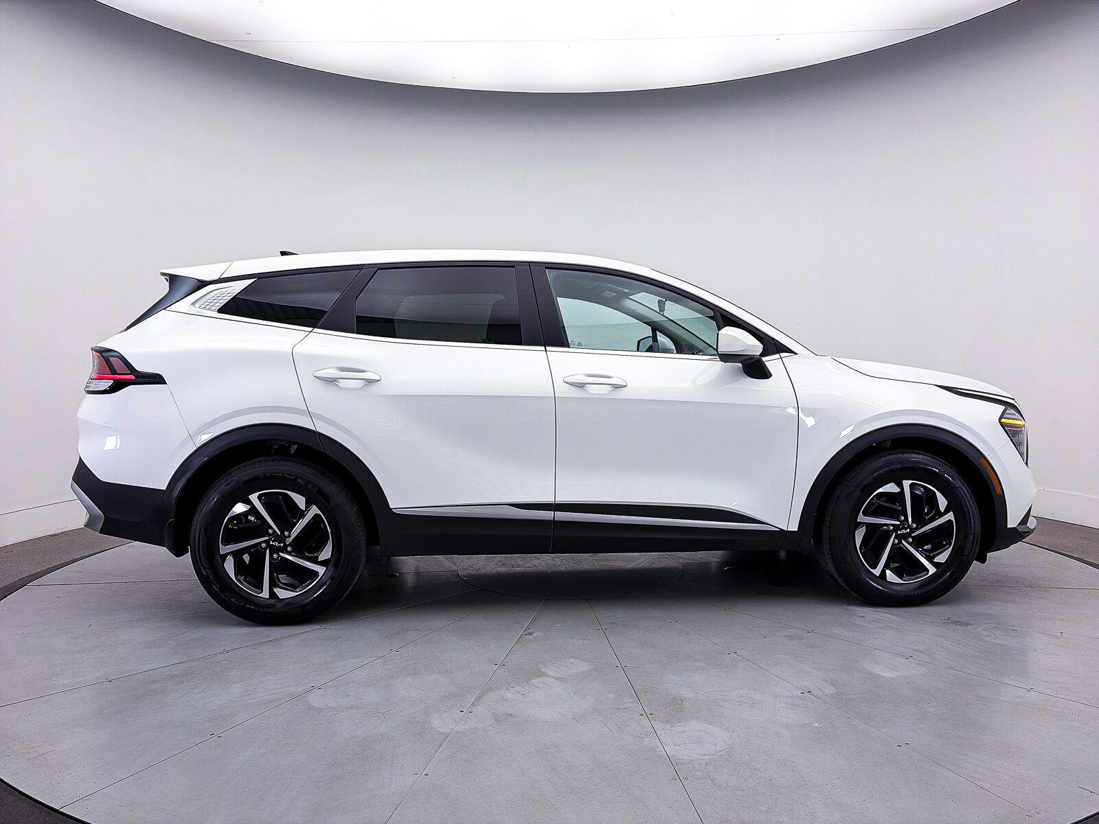 Used 2025 Kia Sportage LX FWD image 38