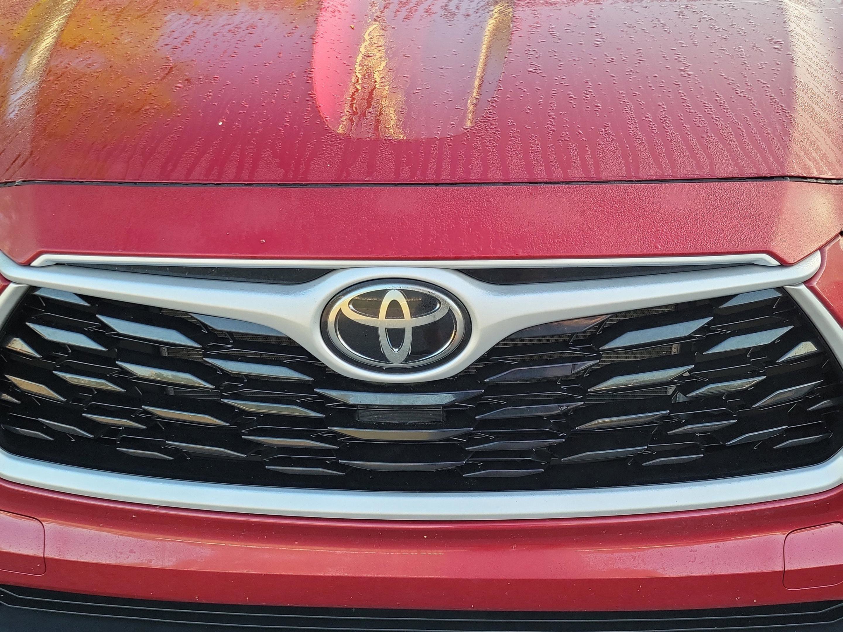 Used 2023 Toyota Highlander XLE image 12