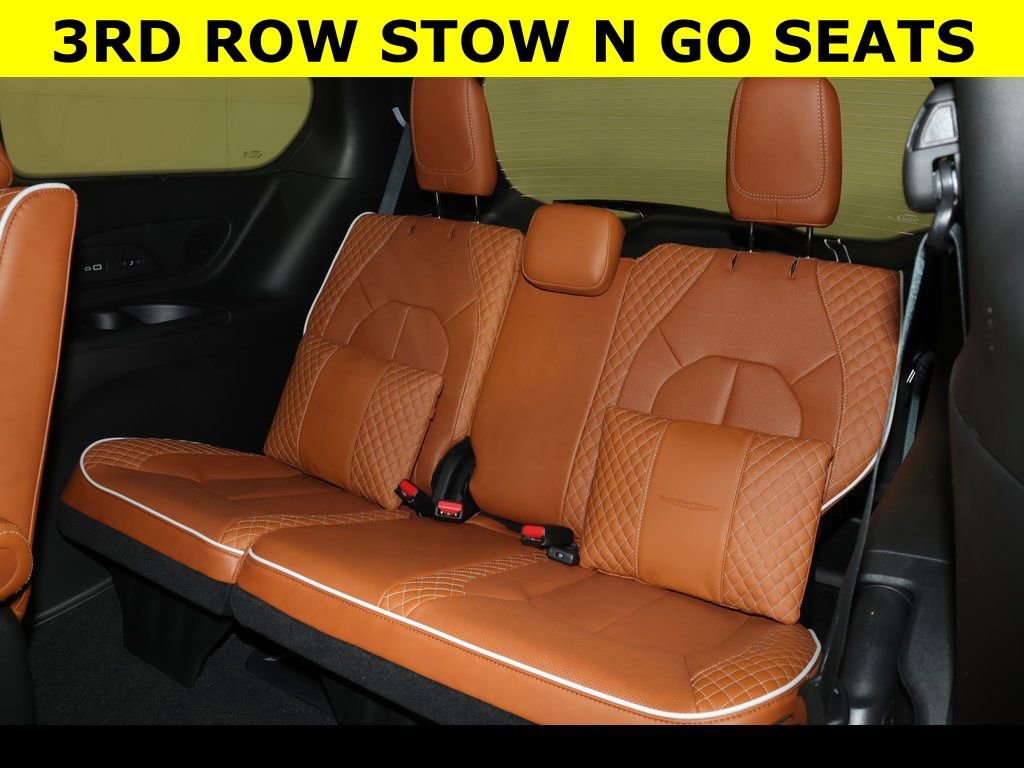 New 2026 Chrysler Pacifica Pinnacle image 8