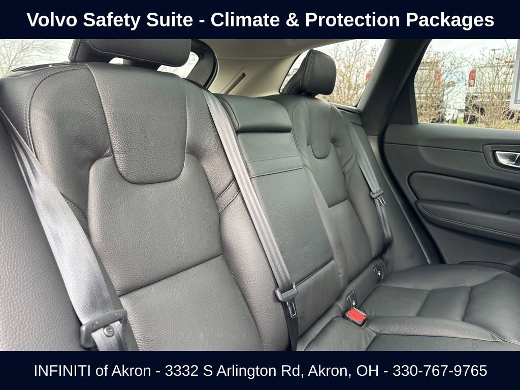 Used 2021 Volvo XC60 T5 Momentum w/ Premium Package image 34