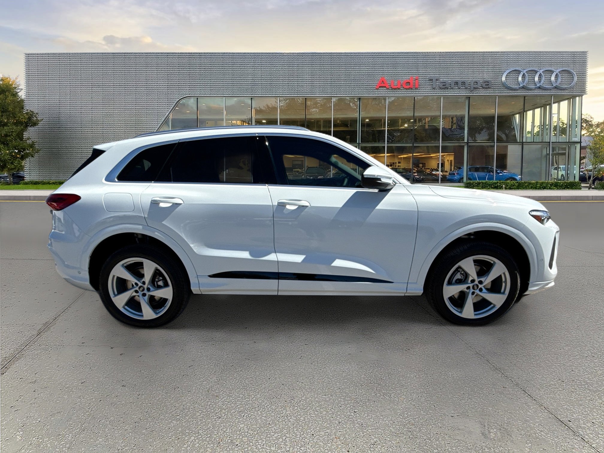 New 2025 Audi Q5 Premium Plus image 2