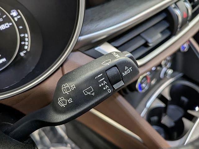 Used 2021 Alfa Romeo Stelvio Ti w/ Nero Edizione image 21