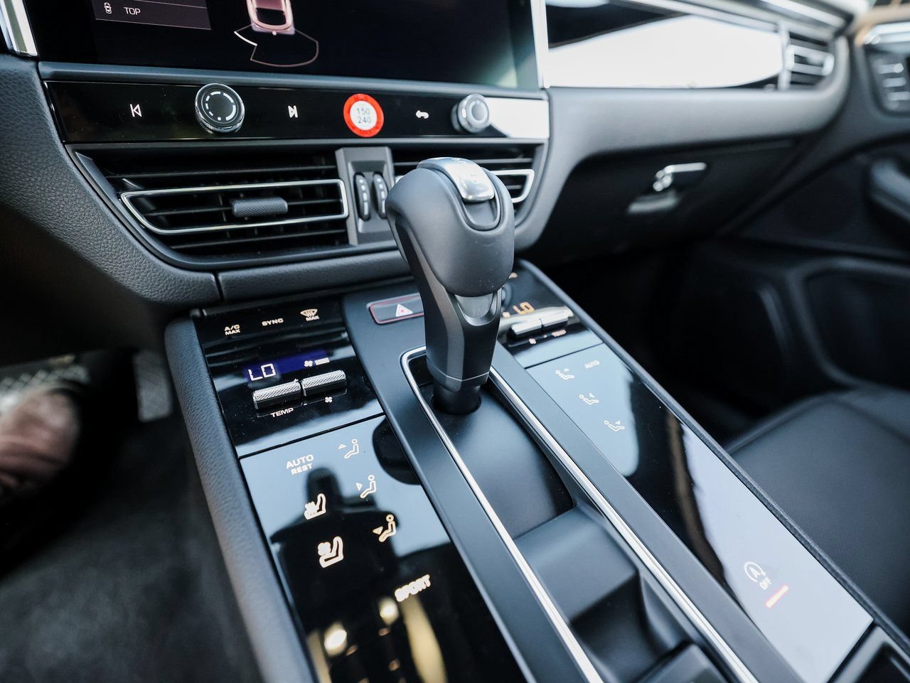 Certified 2026 Porsche Macan AWD/4WD image 20