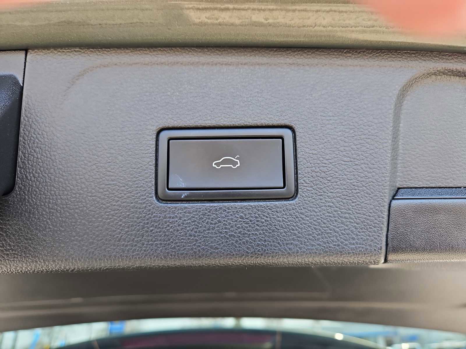 Used 2024 Volkswagen Atlas Peak Edition SE AWD/4WD image 37