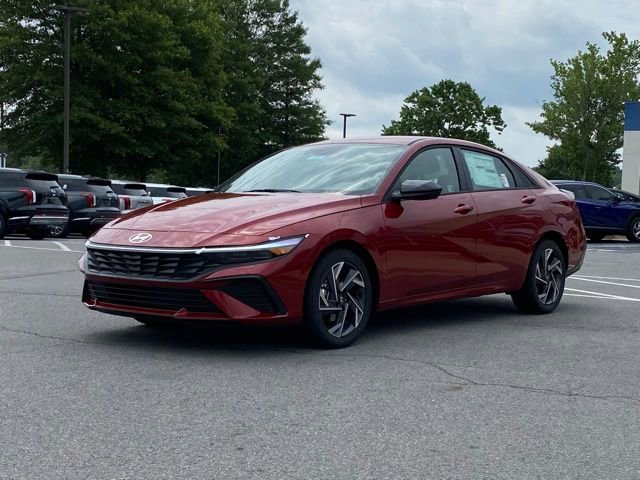Certified 2025 Hyundai Elantra SEL image 3