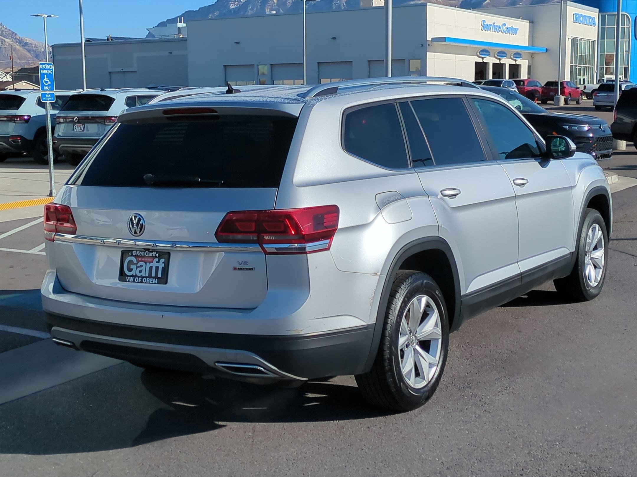 Used 2018 Volkswagen Atlas Launch Edition image 3