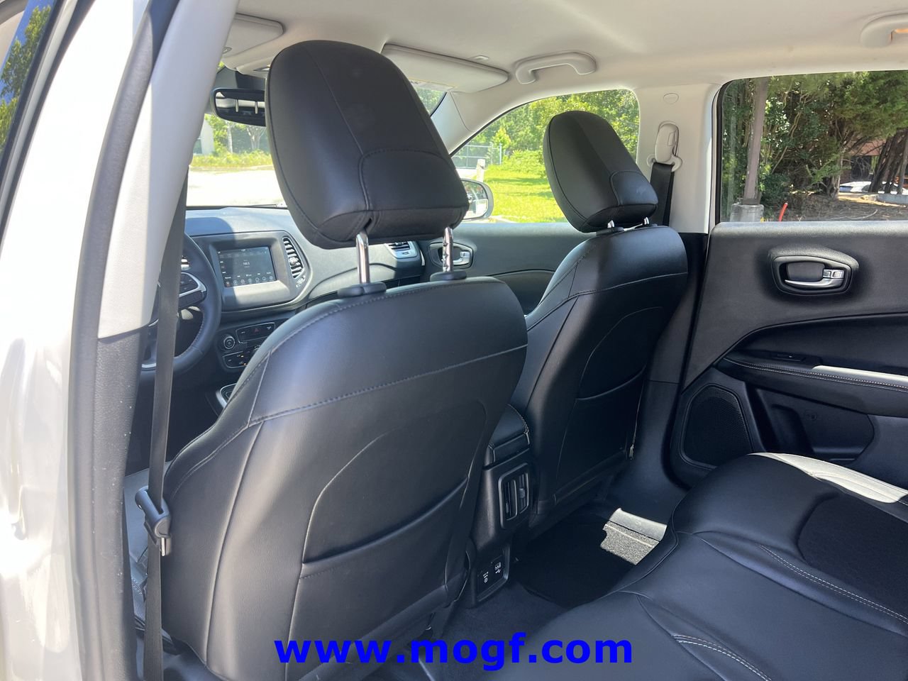 Used 2018 Jeep Compass Latitude w/ Popular Equipment Group FWD image 19