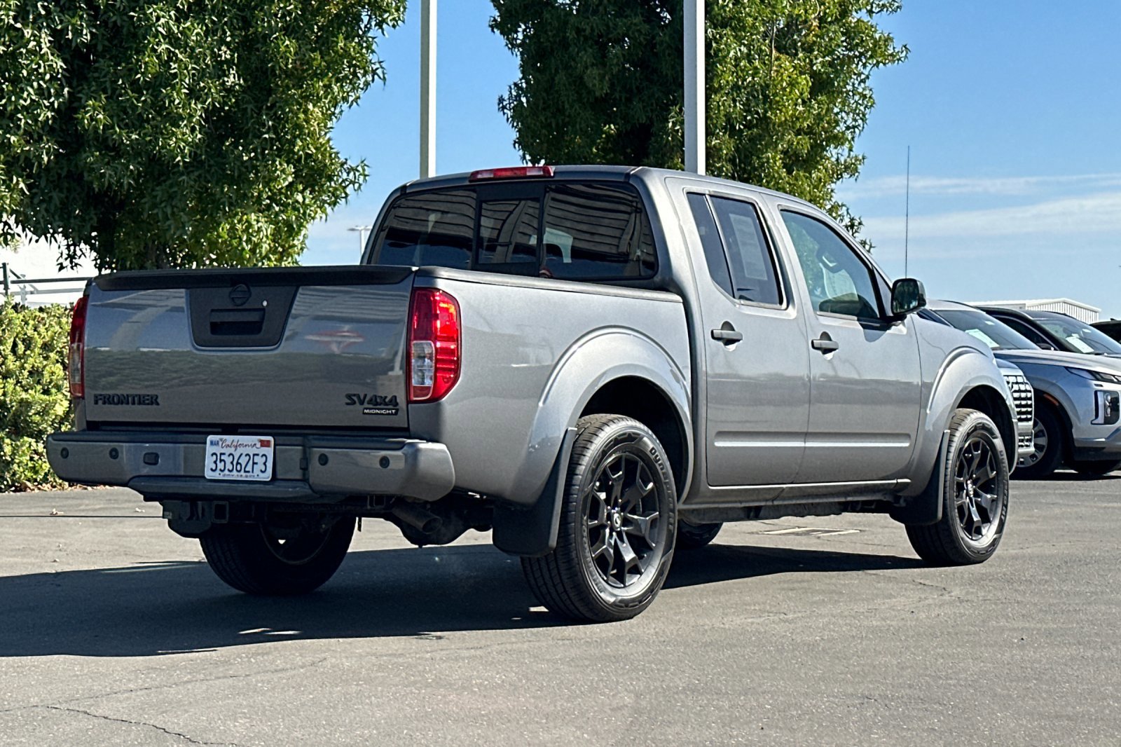 Used 2021 Nissan Frontier SV w/ Midnight Edition Floor Mats image 4