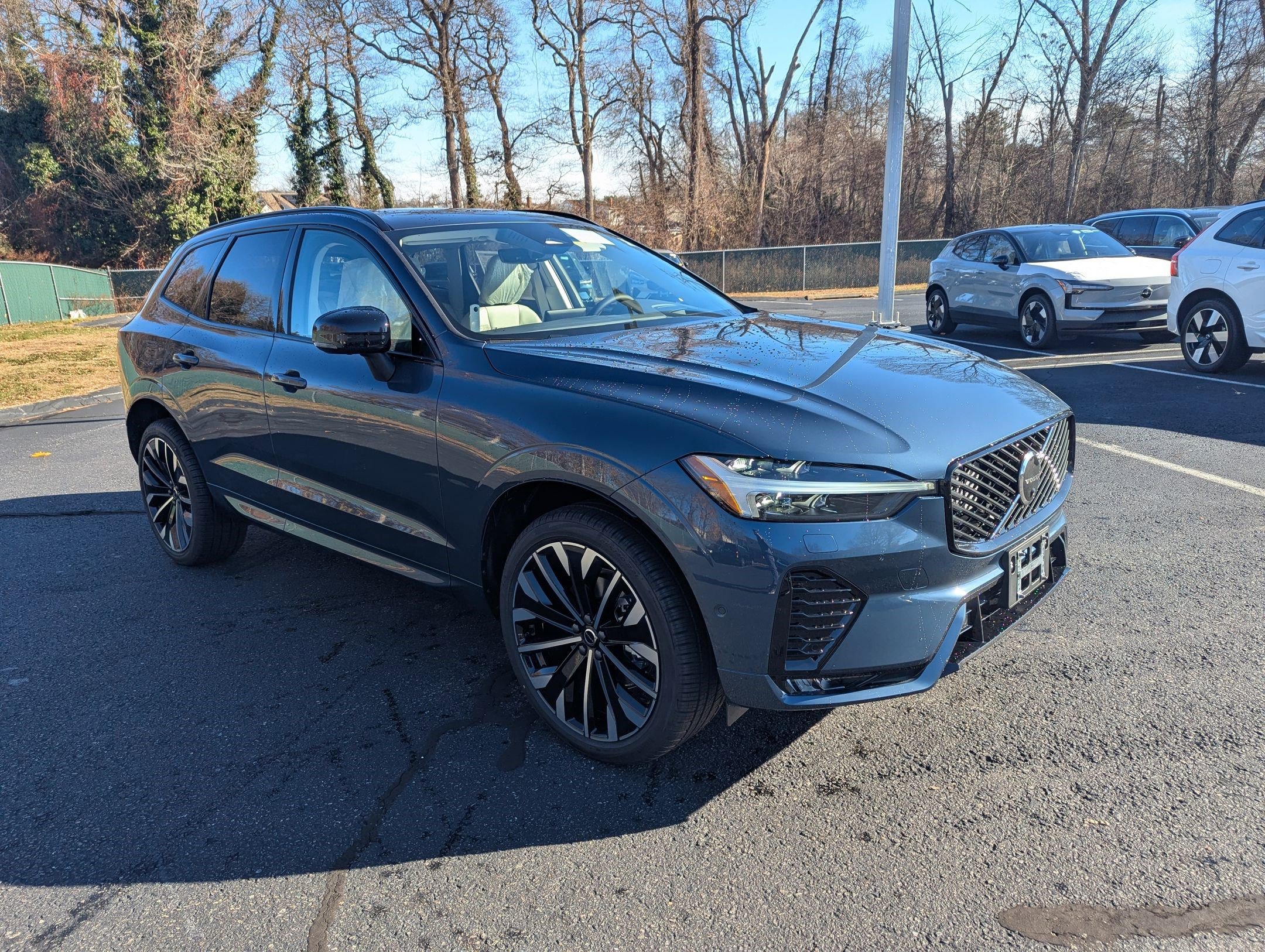 New 2026 Volvo XC60 B5 Ultra w/ Protection Package Premier image 2