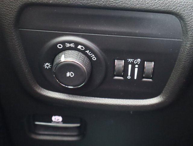 Used 2021 Jeep Grand Cherokee L Summit w/ Luxury Tech Group V image 25