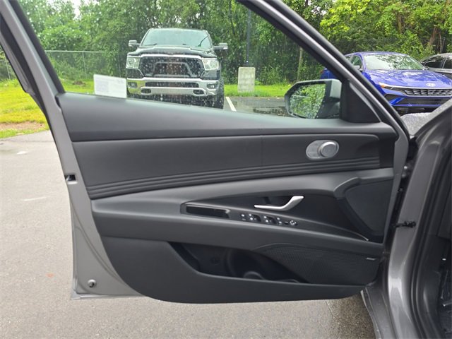 New 2025 Hyundai Elantra Limited image 13