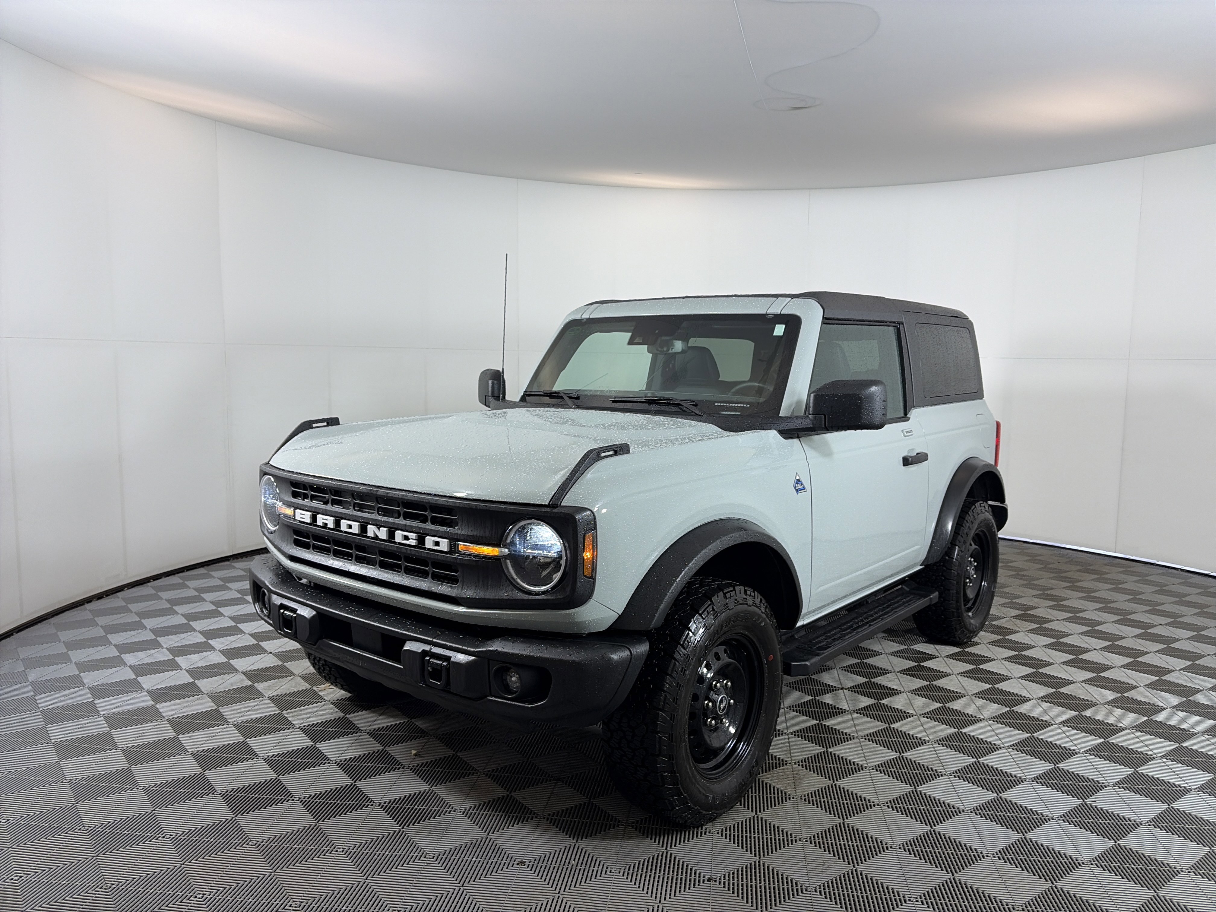 Used 2023 Ford Bronco Black Diamond image 2